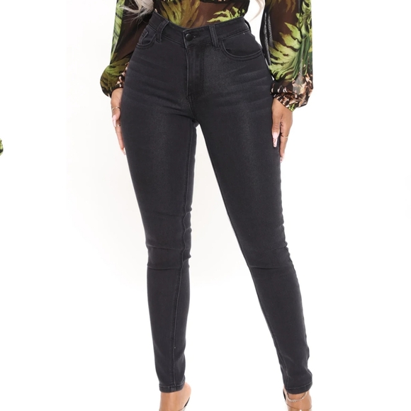 NWT Fashion Nova Women’s Wifey Booty Lifter Skinny Jeans Grey Size 5 - Picture 2 of 5